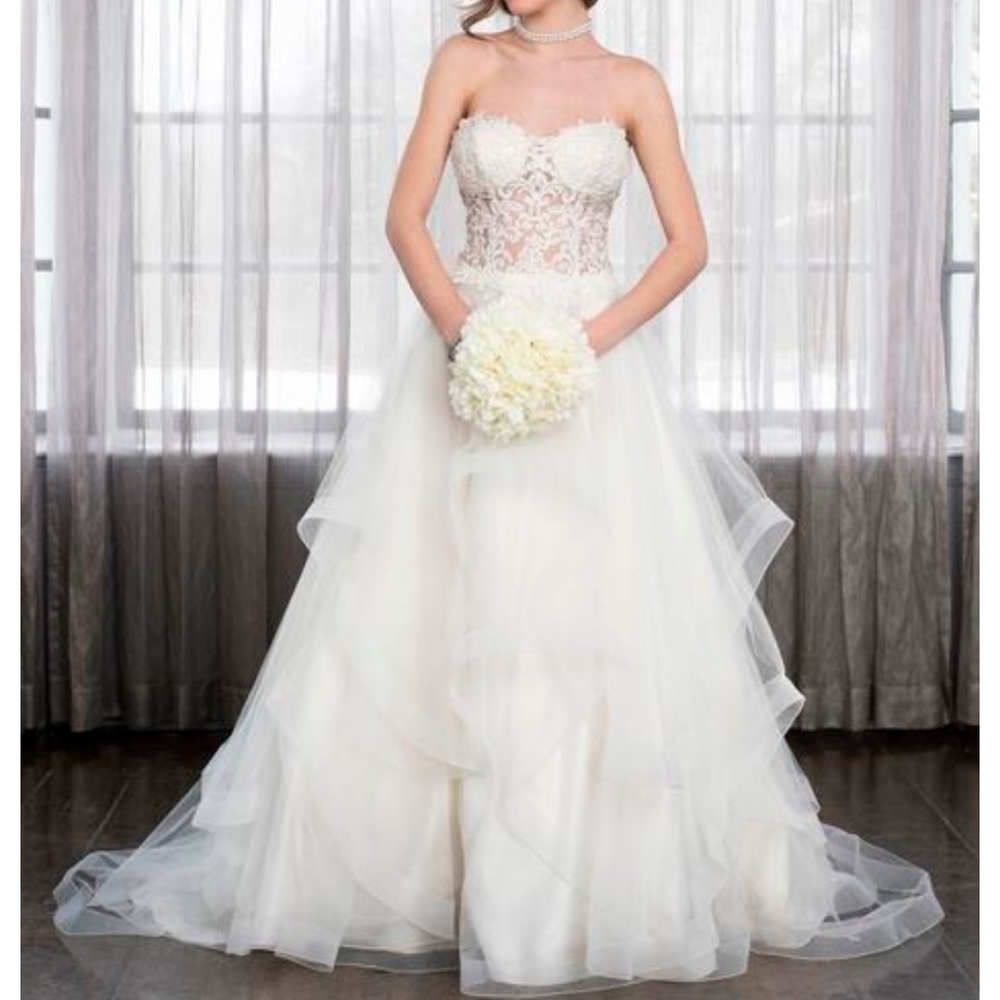Wedding Dress- Never worn. Size 18, Street size 14/16